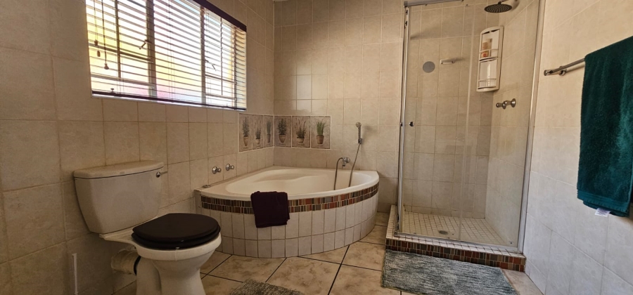 3 Bedroom Property for Sale in Safari Gardens North West